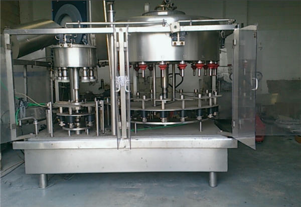 Plnící stroj na 10 parádních parfémových lahví