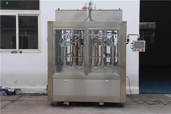 Automatický stroj na plnění lahví