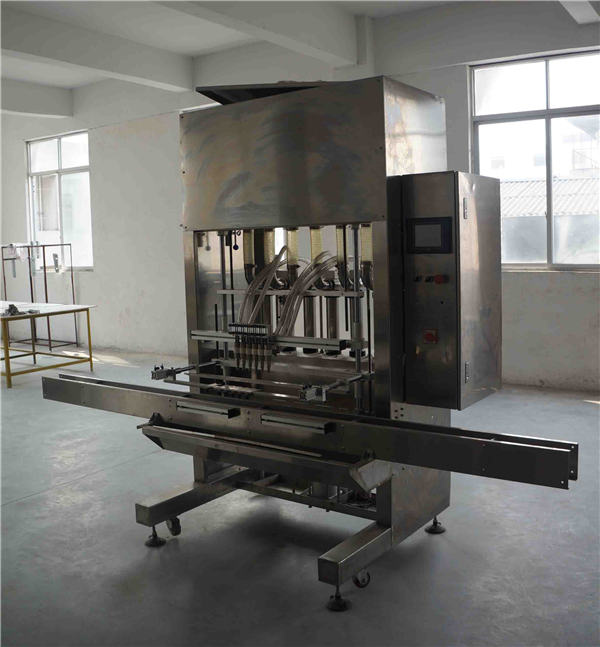 Plnicí stroj na esenciální oleje